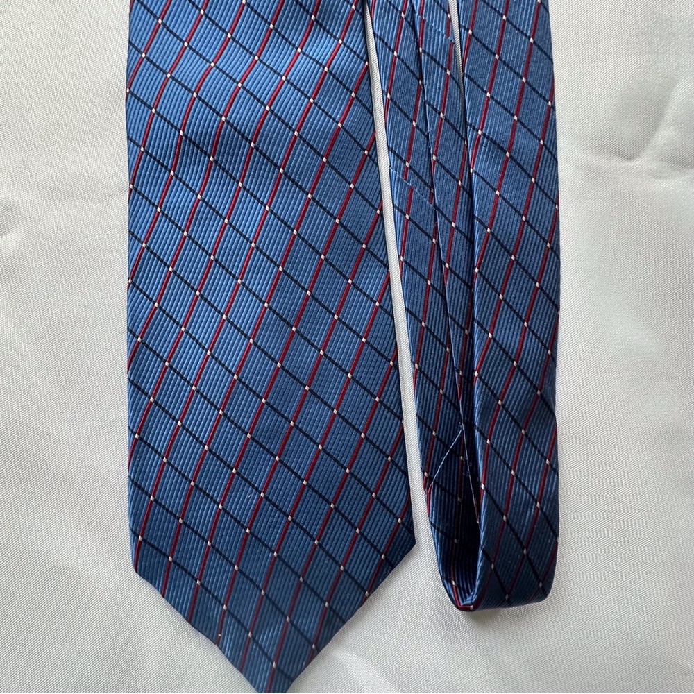 Van Heusen blue red black geo print design men’s necktie 100% silk